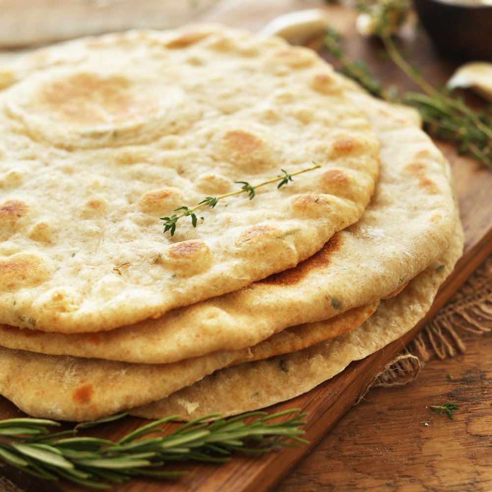 خبز النان الهندي بالزبدة والثوم 