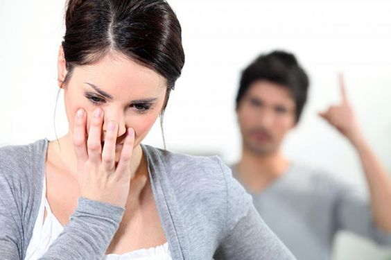 طرق تعامل الزوجة مع الزوج العنيف