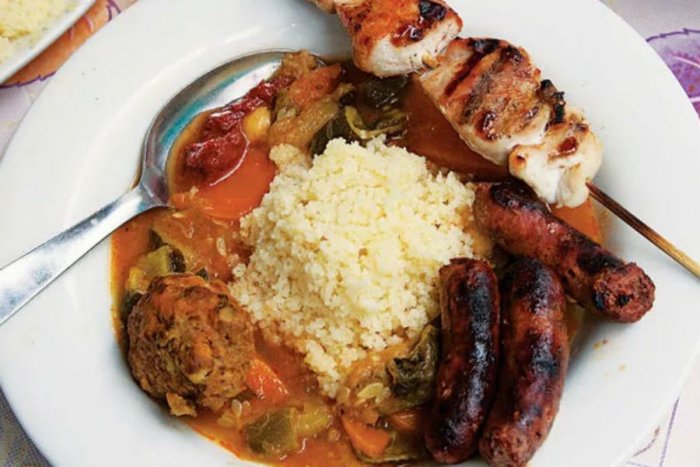 طريقة تحضير كسكسي بنقانق لحم الحمل والدجاج