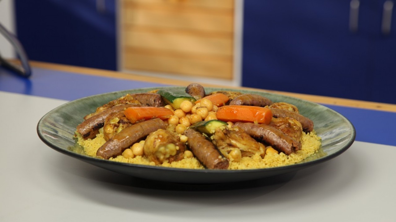 طريقة تحضير كسكسي بنقانق لحم الحمل والدجاج