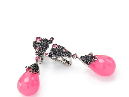 قرط-وردي-اللون