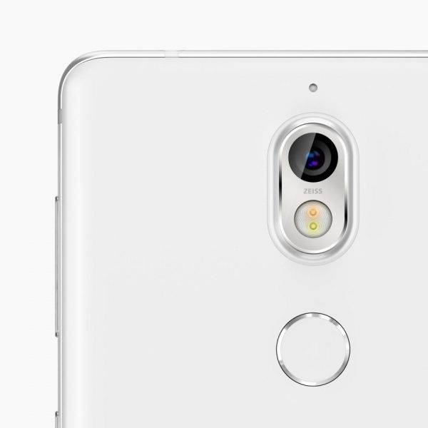 nokia_7-closeup-right-600x600