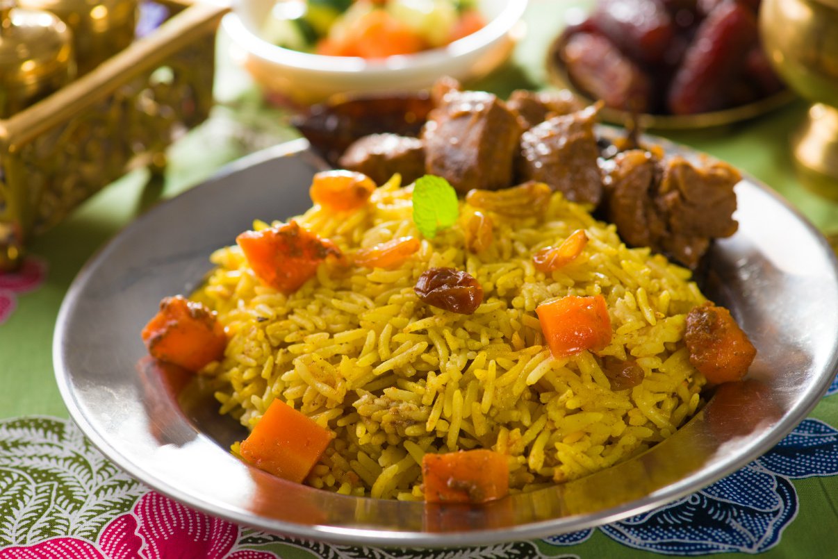مكونات وطريقة عمل الرز البخاري باللحم