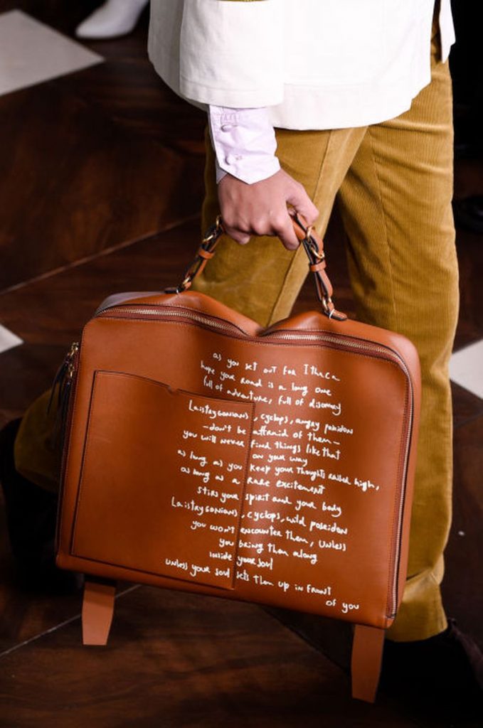 الشنطة-المطبعة-بالكتابات