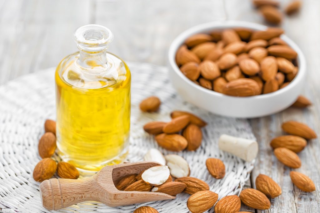 خلطات زيت اللوز