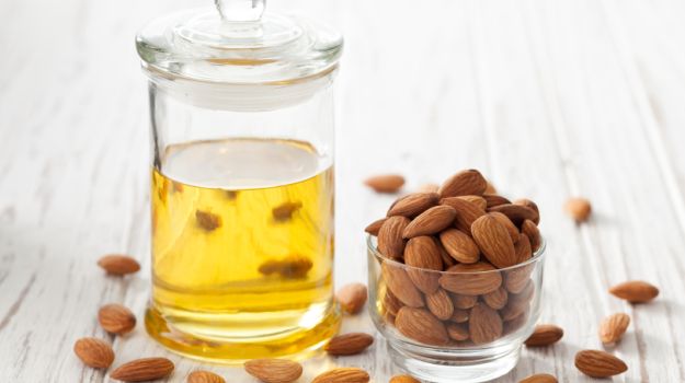زيت اللوز المر
