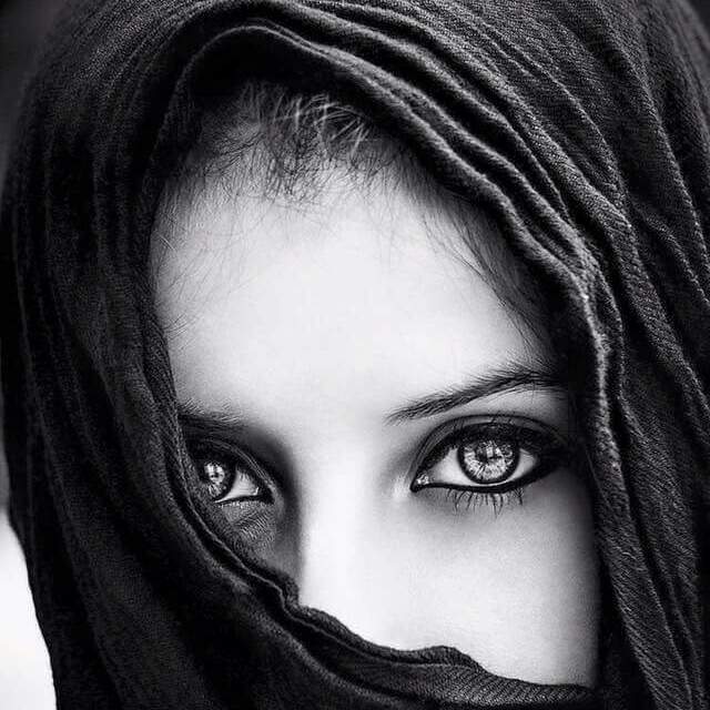 عيون مكحلة بالكحل الاثمد