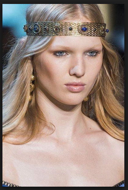 اكسسوارات-ايلي-صعب-بالاحجار-الكريمة