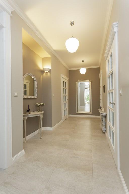 ديكورات-جدران-بالمرايا-للممرات