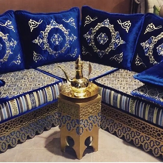 مساند-ظهر-باللون-الازرق-والنقوش
