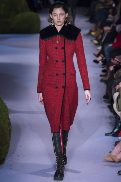 جاكيت-احمر-من-Altuzarra