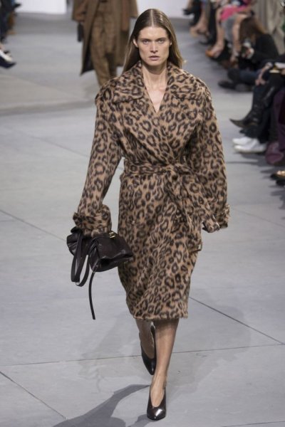 جاكيت-بنقشة-النمر-من-michael-kors
