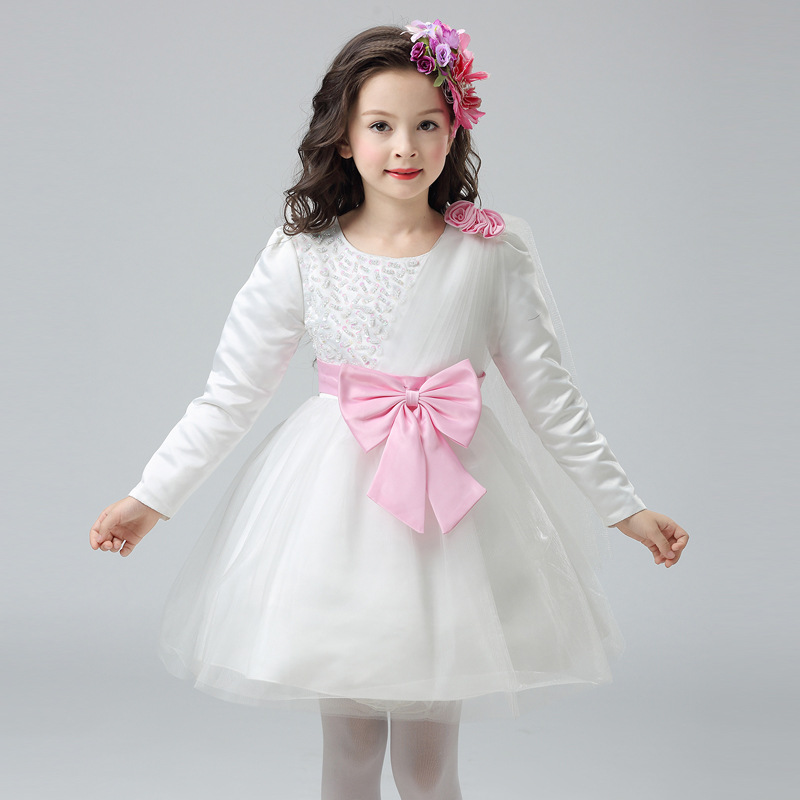 فستان-ابيض-وبينك