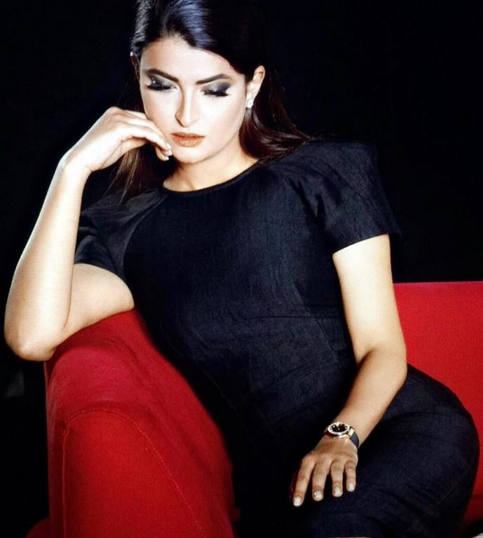 فستان-اسود-ضيق