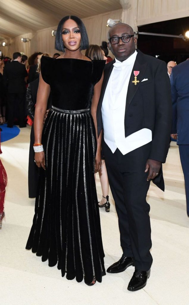 فستان-ناعومي-كامبل