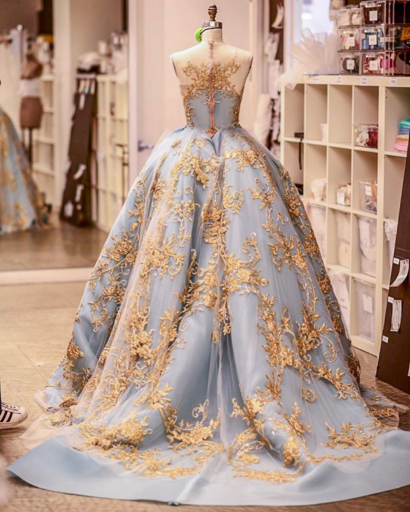 فستان-زفاف-أزرق-مطرز