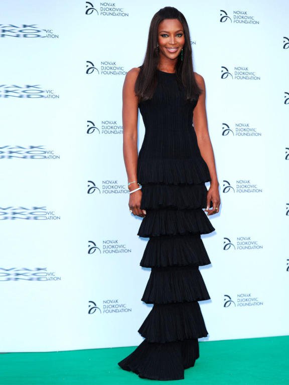 فستان-نعومي-كامبل