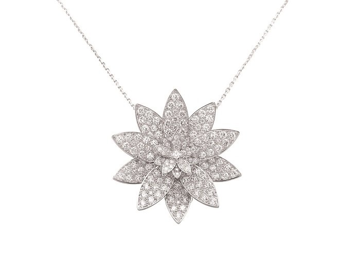 Van Cleef & Arpels - Lotus Pendent