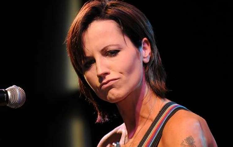 المغنية-الايرلندية