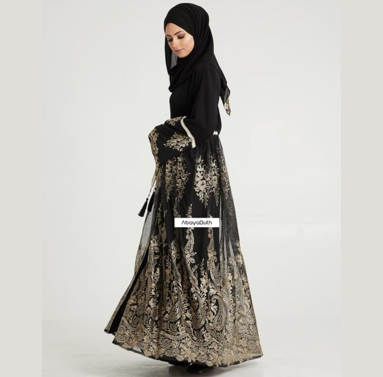 عباية-بتطريز-فضي-من-Abaya-Buth