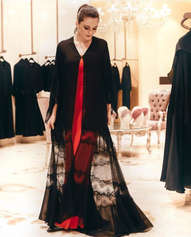 عباية-موزان-المطرزة-باللون-الاحمر