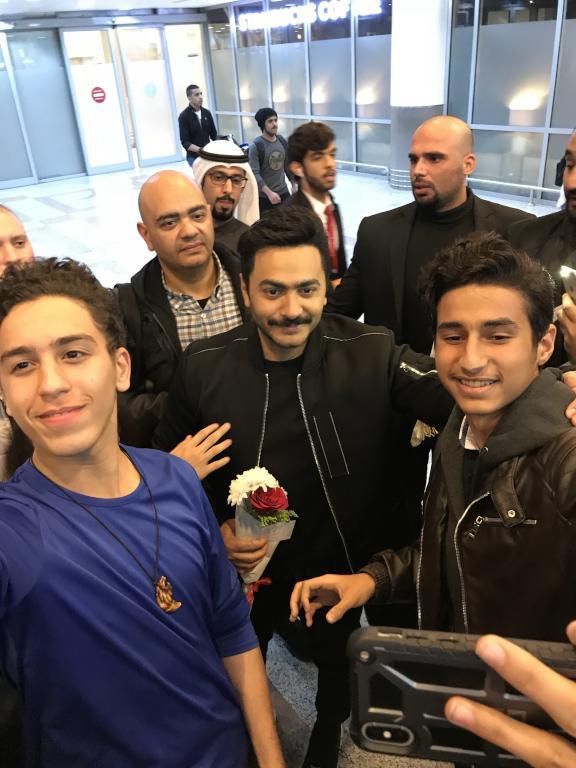 لحظة-وصول-تامر-المطار