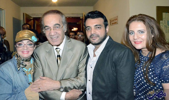 محمود-ياسين-مع-عائلته