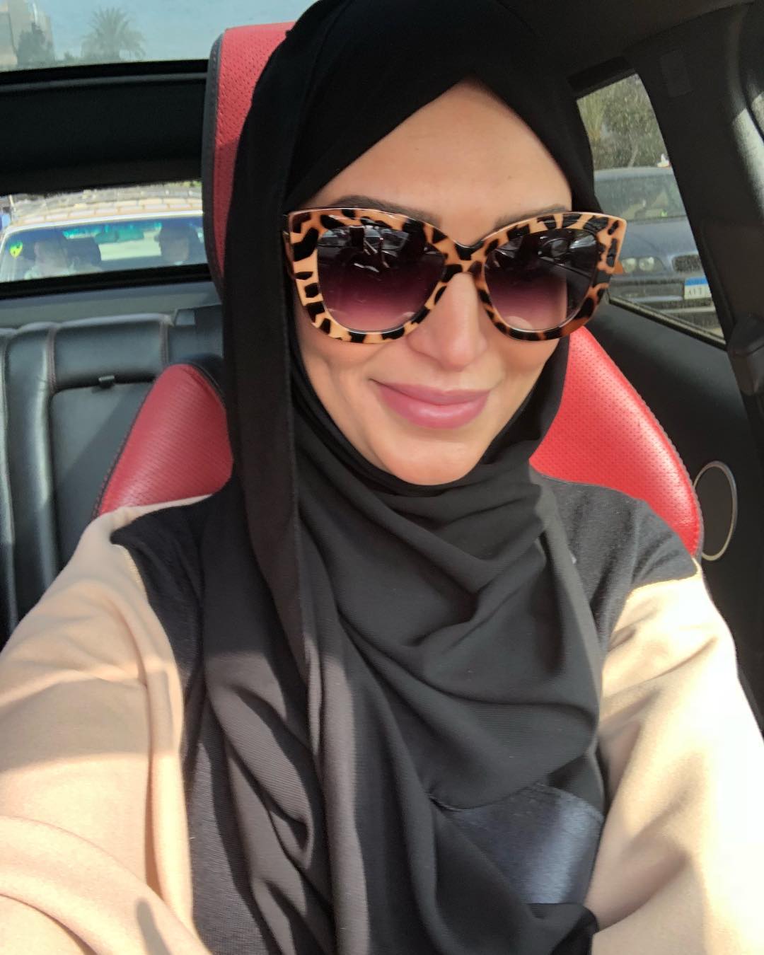 المذيعة سالي عبد السلام