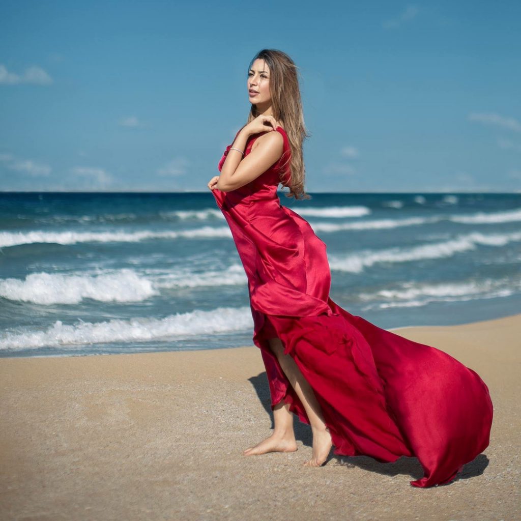 اطلالة-جنات-الجريئة