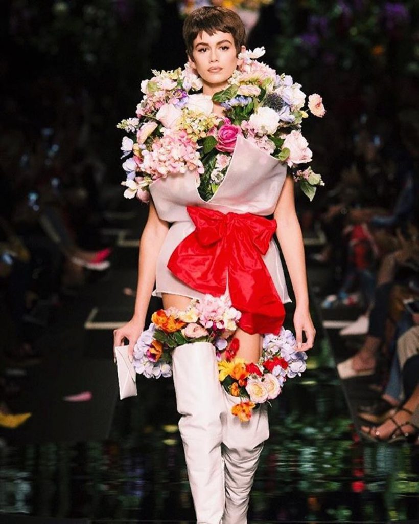 اطلالة-دار-MOSCHINO