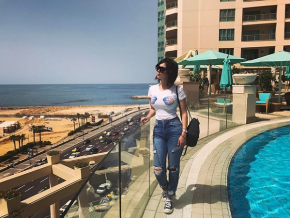 البنطلون الممزق على طريقة بسمة بوسيل