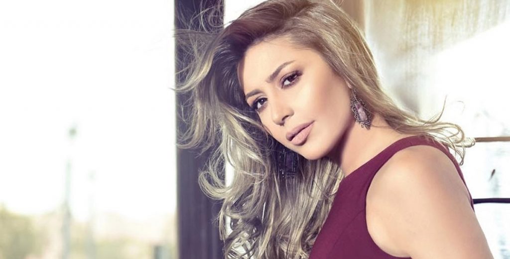 جنات-بالفستان-الاحمر