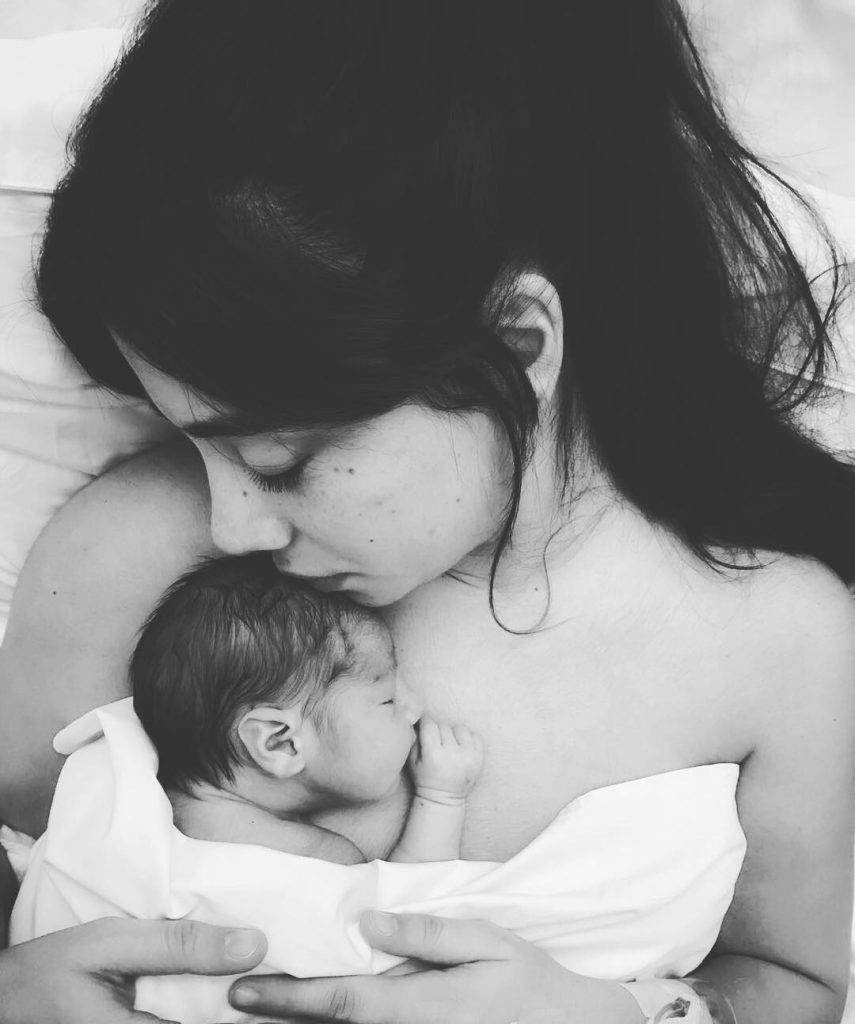 سيرينا-ورضيعها