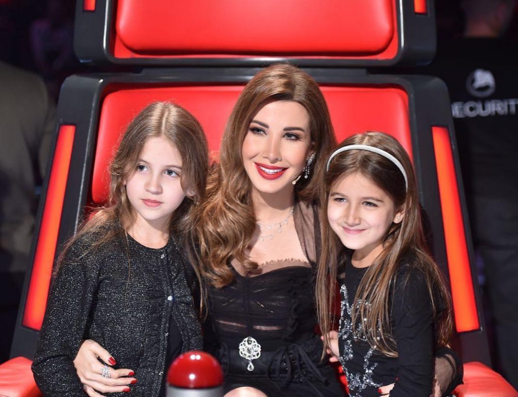 نانسي-مع-بناتها