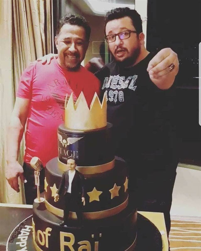 النجم-في-احد-الفنادق-يحتفل-بعيد-ميلاده