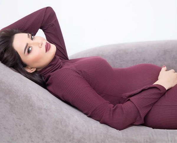 سيرين-تدعو-الله-من-اجل-طفلها