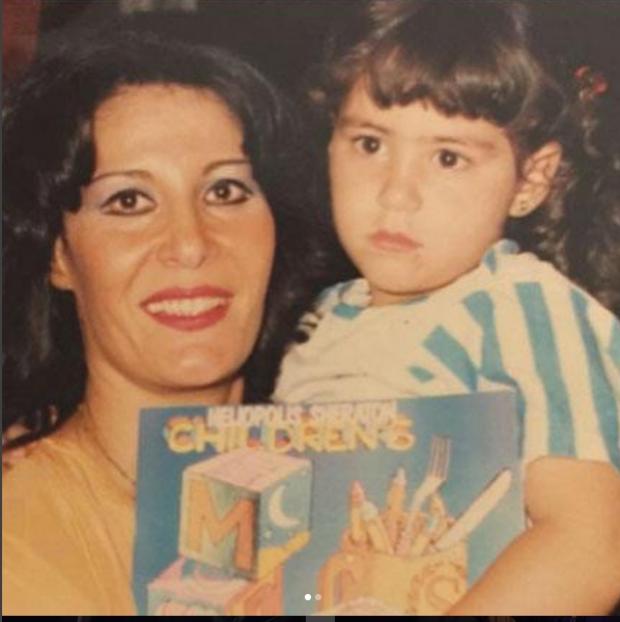 صورة-منة-مع-والدتها