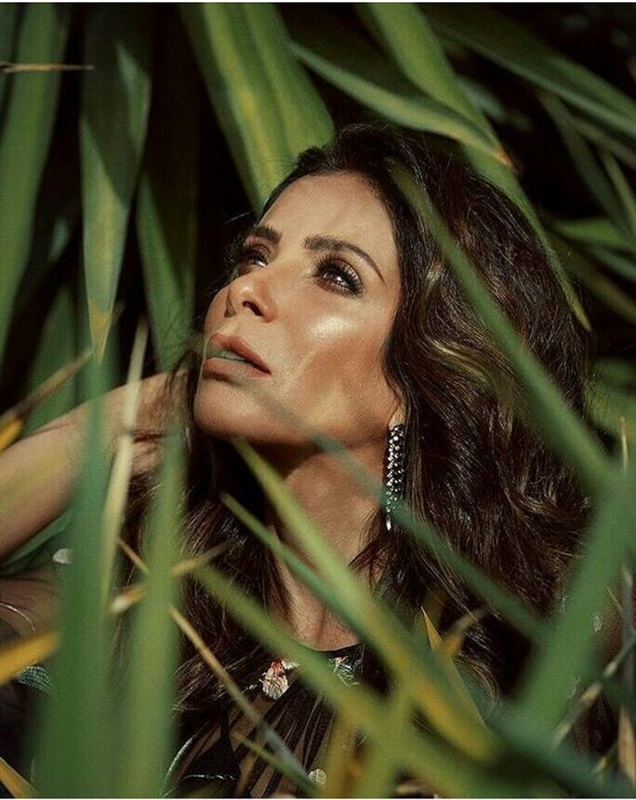 مني-في-جلسة-تصوير