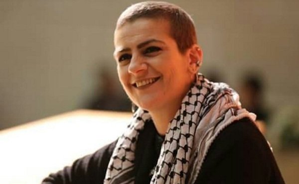 الفنانة ريم بنا