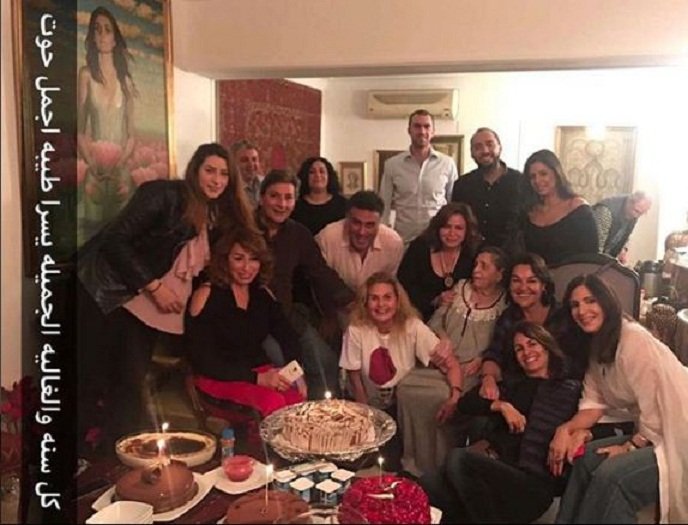 الفنانة يسرا تحتفل بعيد ميلادها