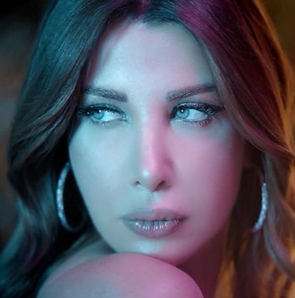نانسي-في-كليبها-الجديد-ومعاك
