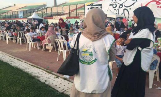 بالصور الجزائر تنظم أكبر مائدة إفطار رمضانية في العالم
