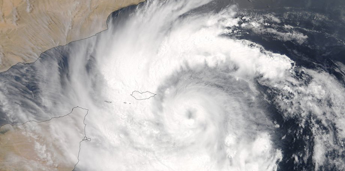 اشتداد قوة الإعصار مكونو وإعلان سقطرى منطقة منكوبة