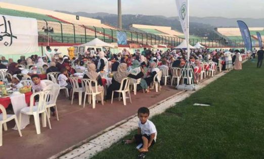 بالصور الجزائر تنظم أكبر مائدة إفطار رمضانية في العالم
