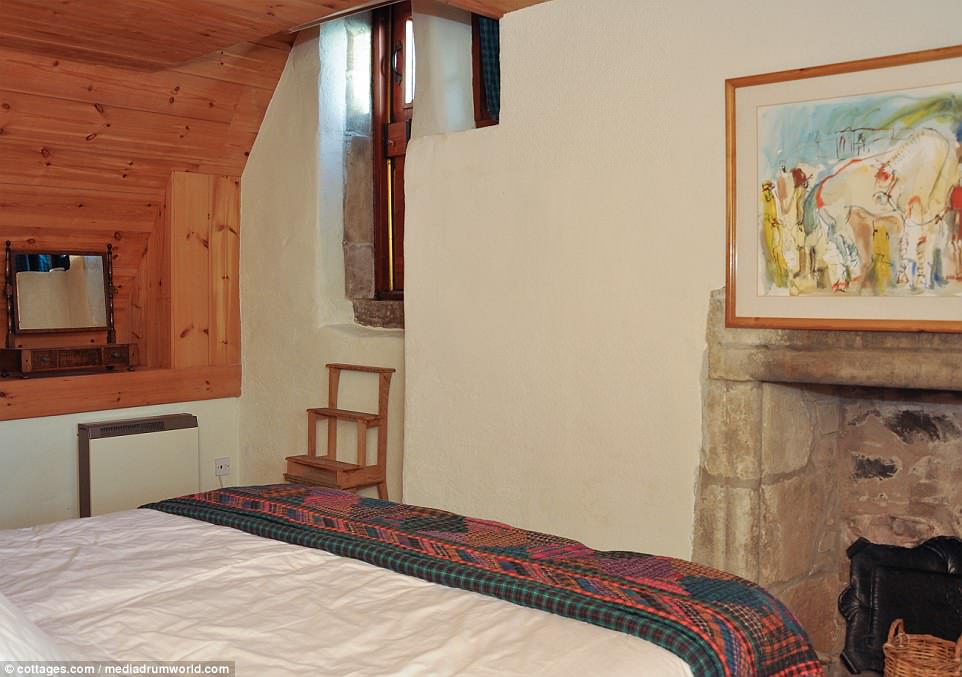 بالصور قلعة مذهلة للإيجار