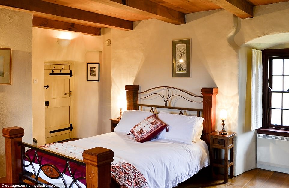 بالصور قلعة مذهلة للإيجار