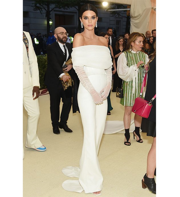 Kendall Jenner-بتصميم-من-Off-White