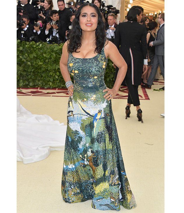 Salma Hayek-في-فستان-من-Altuzarra