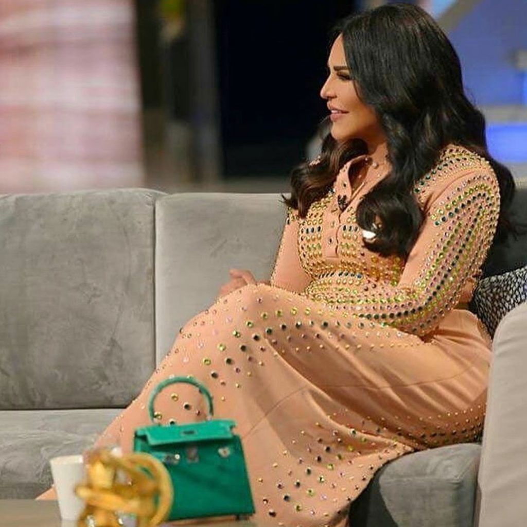 أحلام-بفستان-من-مجموعة-الربيع-Bottega-Veneta
