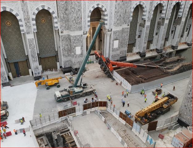 بالصور سقوط رافعة داخل المسجد الحرام في مكة المكرمة